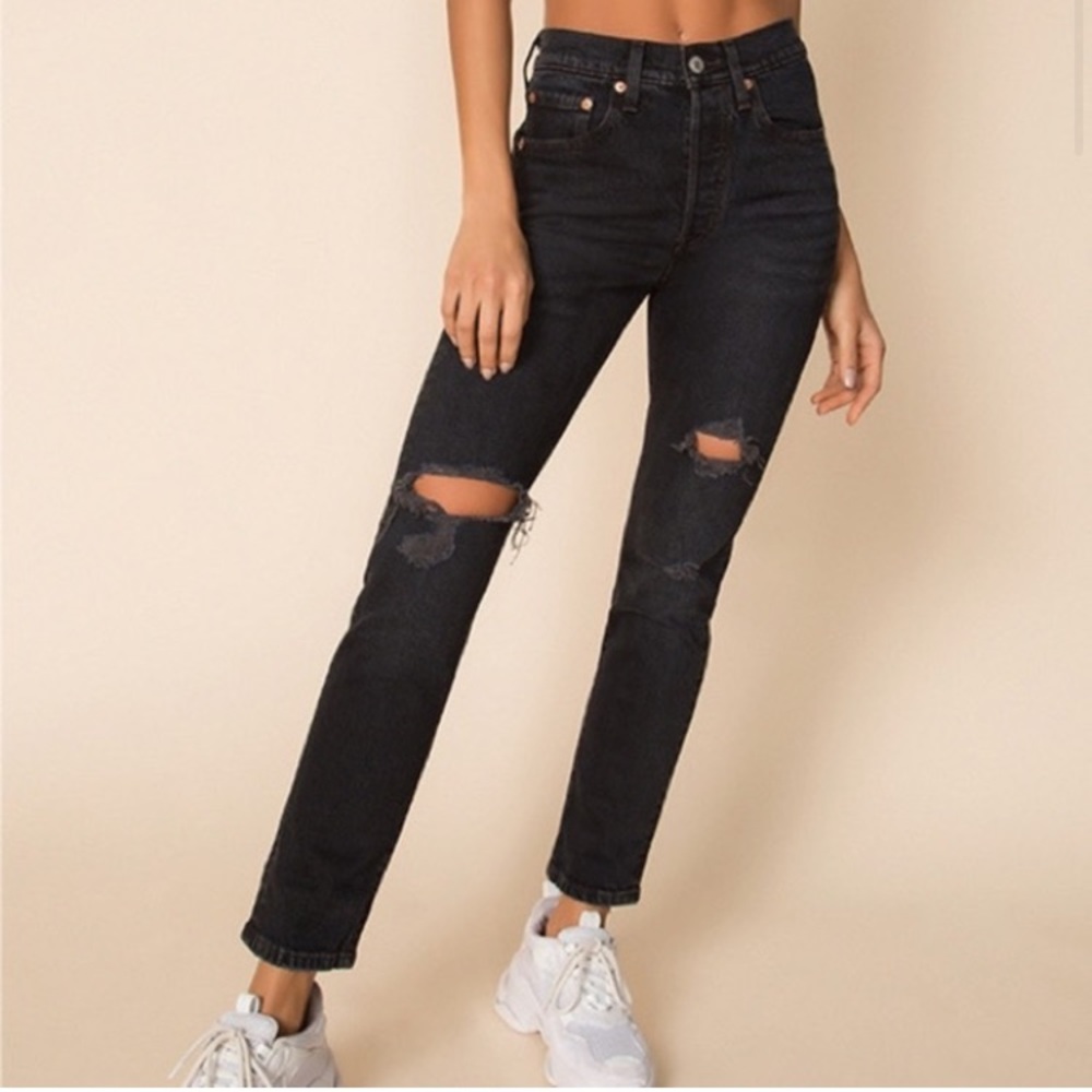 Levi’s 501 skinny with knee rips black washed out black colour EUC